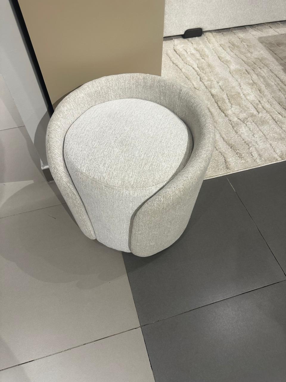 Oster - Dresser table chair